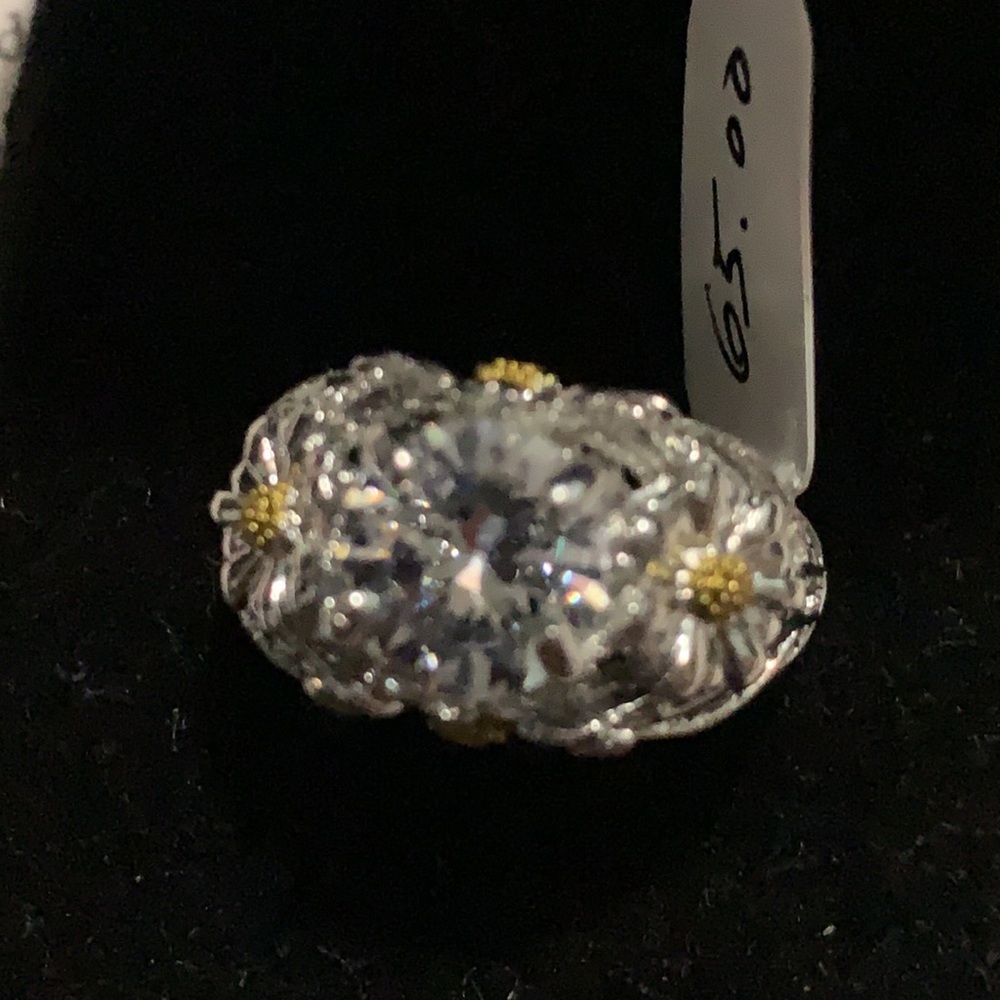 Very cool floral ring sz 7